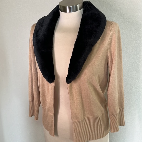 Apt. 9 Quarter Sleeve Fur Collar Cardigan (Size M) - Picture 3 of 9